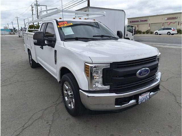 2018 Ford Super Duty F-350 SRW XL Cab & Chassis 4D