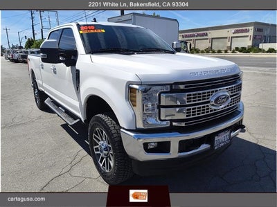2019 Ford Super Duty F-350 SRW Lariat Pickup 4D 6 3/4 ft