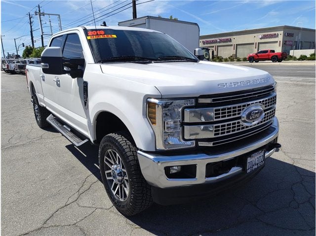 2019 Ford Super Duty F-350 SRW Lariat Pickup 4D 6 3/4 ft
