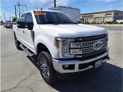 2019 Ford Super Duty F-350 SRW Lariat Pickup 4D 6 3/4 ft