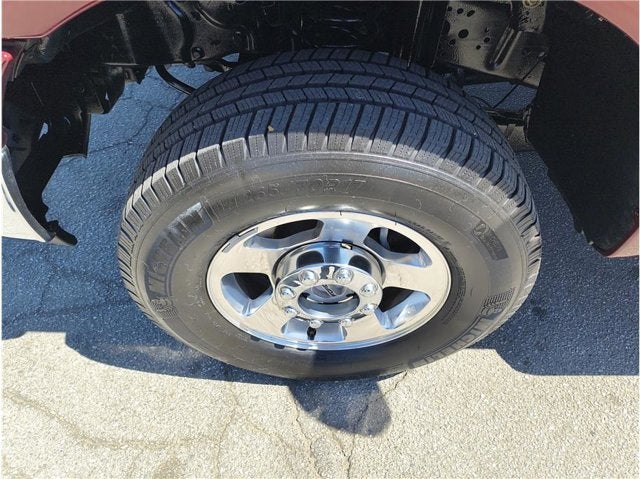 2005 Ford Super Duty F-250 Lariat Pickup 4D 6 3/4 ft