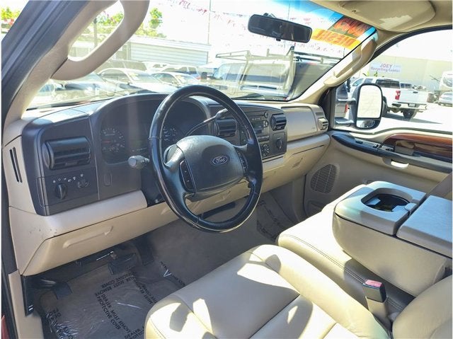 2005 Ford Super Duty F-250 Lariat Pickup 4D 6 3/4 ft