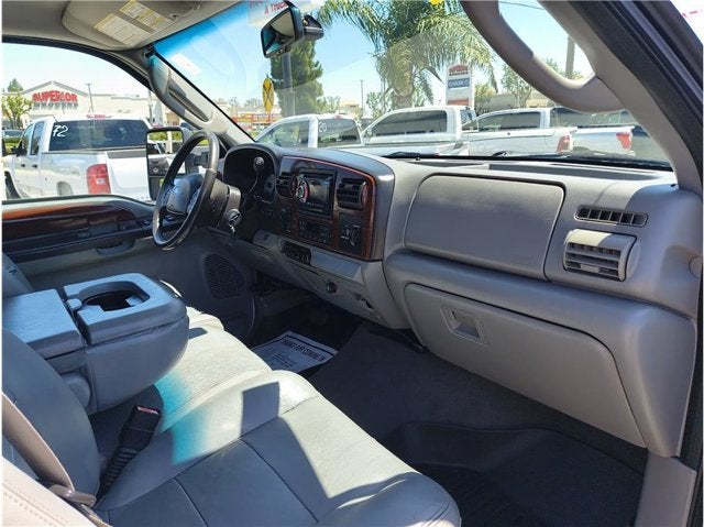 2006 Ford Super Duty F-250 Lariat Pickup 4D 6 3/4 ft