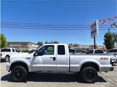 2006 Ford Super Duty F-250 Lariat Pickup 4D 6 3/4 ft