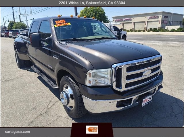 2005 Ford Super Duty F-350 DRW Lariat Pickup 4D 8 ft