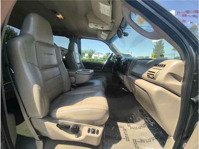2005 Ford Super Duty F-350 DRW Lariat Pickup 4D 8 ft