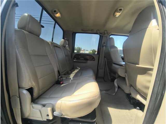 2005 Ford Super Duty F-350 DRW Lariat Pickup 4D 8 ft