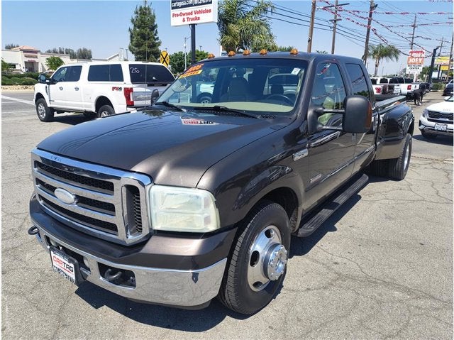 2005 Ford Super Duty F-350 DRW Lariat Pickup 4D 8 ft