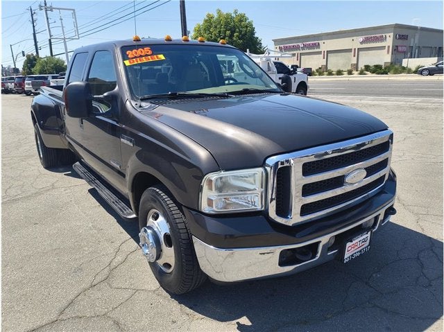 2005 Ford Super Duty F-350 DRW Lariat Pickup 4D 8 ft