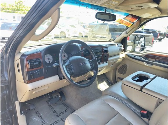 2005 Ford Super Duty F-350 DRW Lariat Pickup 4D 8 ft