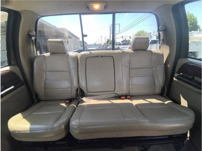 2005 Ford Super Duty F-350 DRW Lariat Pickup 4D 8 ft
