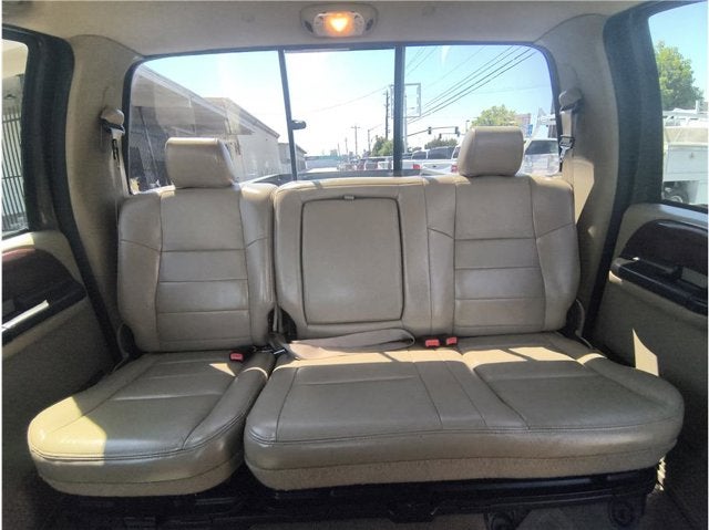 2005 Ford Super Duty F-350 DRW Lariat Pickup 4D 8 ft