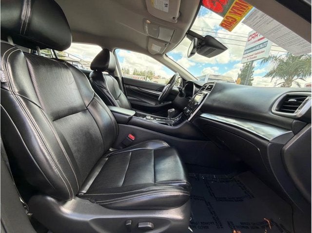 2023 Nissan Maxima SV