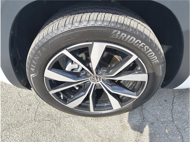 2024 Volkswagen Atlas Cross Sport 2.0T SEL R-Line