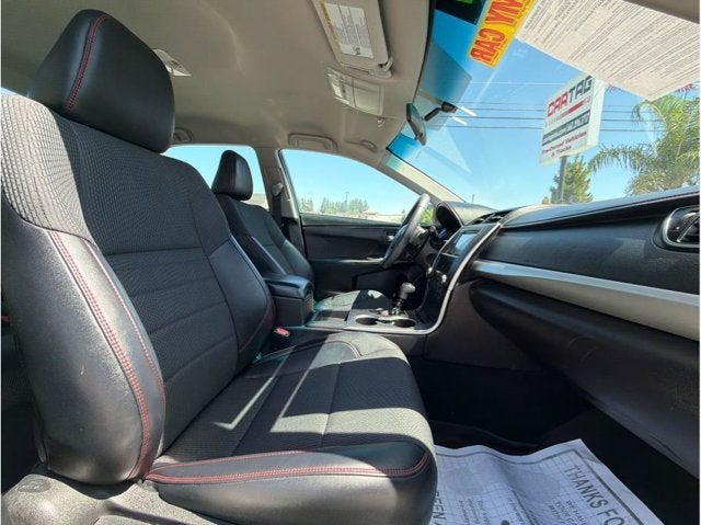 2017 Toyota Camry SE Sedan 4D
