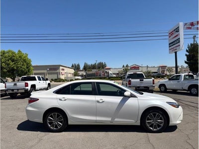 2017 Toyota Camry SE Sedan 4D