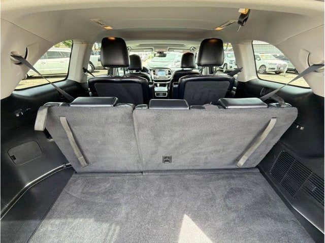 2019 Toyota Highlander SE Sport Utility 4D