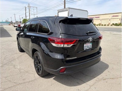 2019 Toyota Highlander SE Sport Utility 4D