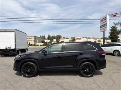 2019 Toyota Highlander SE Sport Utility 4D