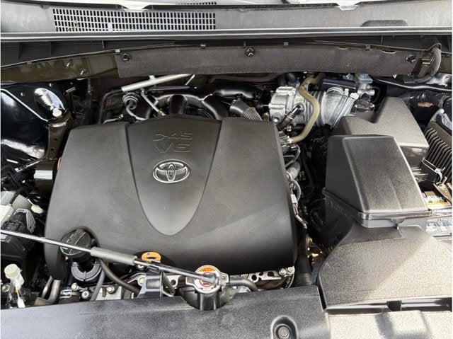 2019 Toyota Highlander SE Sport Utility 4D