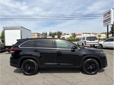 2019 Toyota Highlander SE Sport Utility 4D