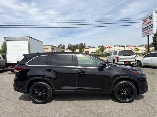 2019 Toyota Highlander SE Sport Utility 4D