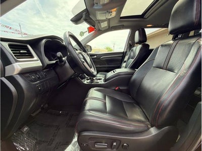 2019 Toyota Highlander SE Sport Utility 4D