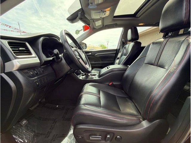 2019 Toyota Highlander SE Sport Utility 4D