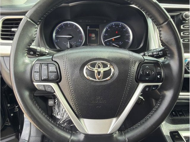 2019 Toyota Highlander SE Sport Utility 4D