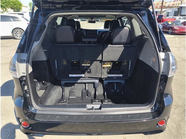 2017 Toyota Sienna SE Minivan 4D