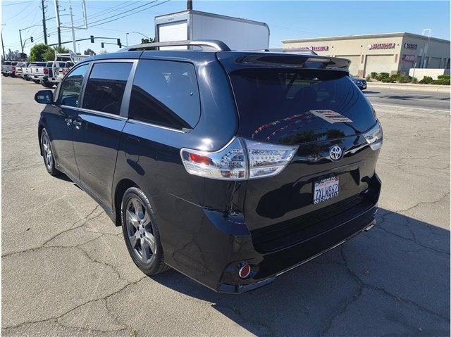 2017 Toyota Sienna SE Minivan 4D