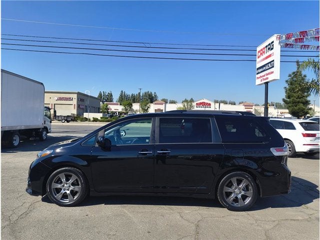 2017 Toyota Sienna SE Minivan 4D