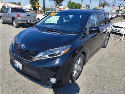 2017 Toyota Sienna SE Minivan 4D