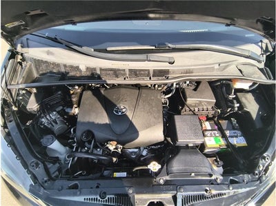 2017 Toyota Sienna SE Minivan 4D