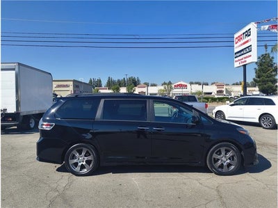 2017 Toyota Sienna SE Minivan 4D