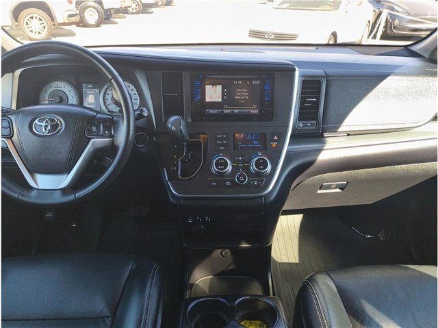 2017 Toyota Sienna SE Minivan 4D