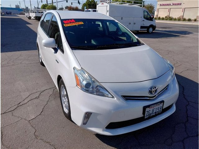 2014 Toyota Prius v Two Wagon 4D